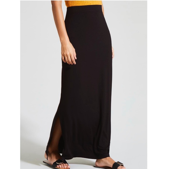 black fitted maxi skirt